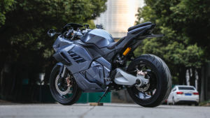 Une moto haute performance avec une vitesse maximale de 150 km/h - Product Image 4