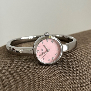 Montre-bracelet IEKE Disc Roman Fashion, élégante et décontractée, avec un petit bracelet doré, au design raffiné - Product Image 5