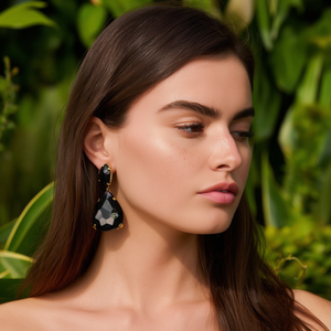 Boucles d'oreilles pendantes tendance en acier inoxydable 316L plaqué or PVD avec pierre noire facettée, durables et résistantes - Product Image 3
