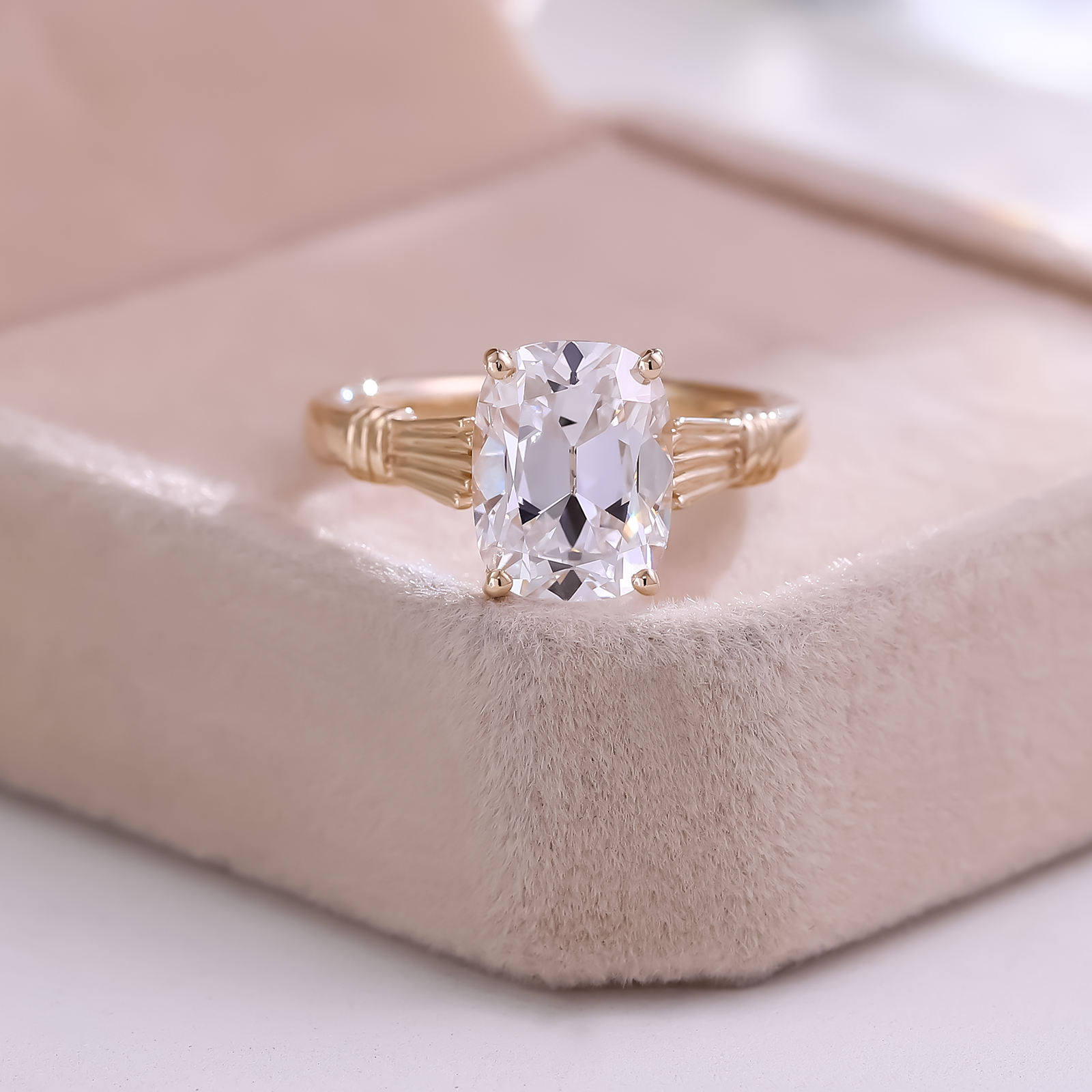 แหวนเพชรแล็บโกลด์ 18K