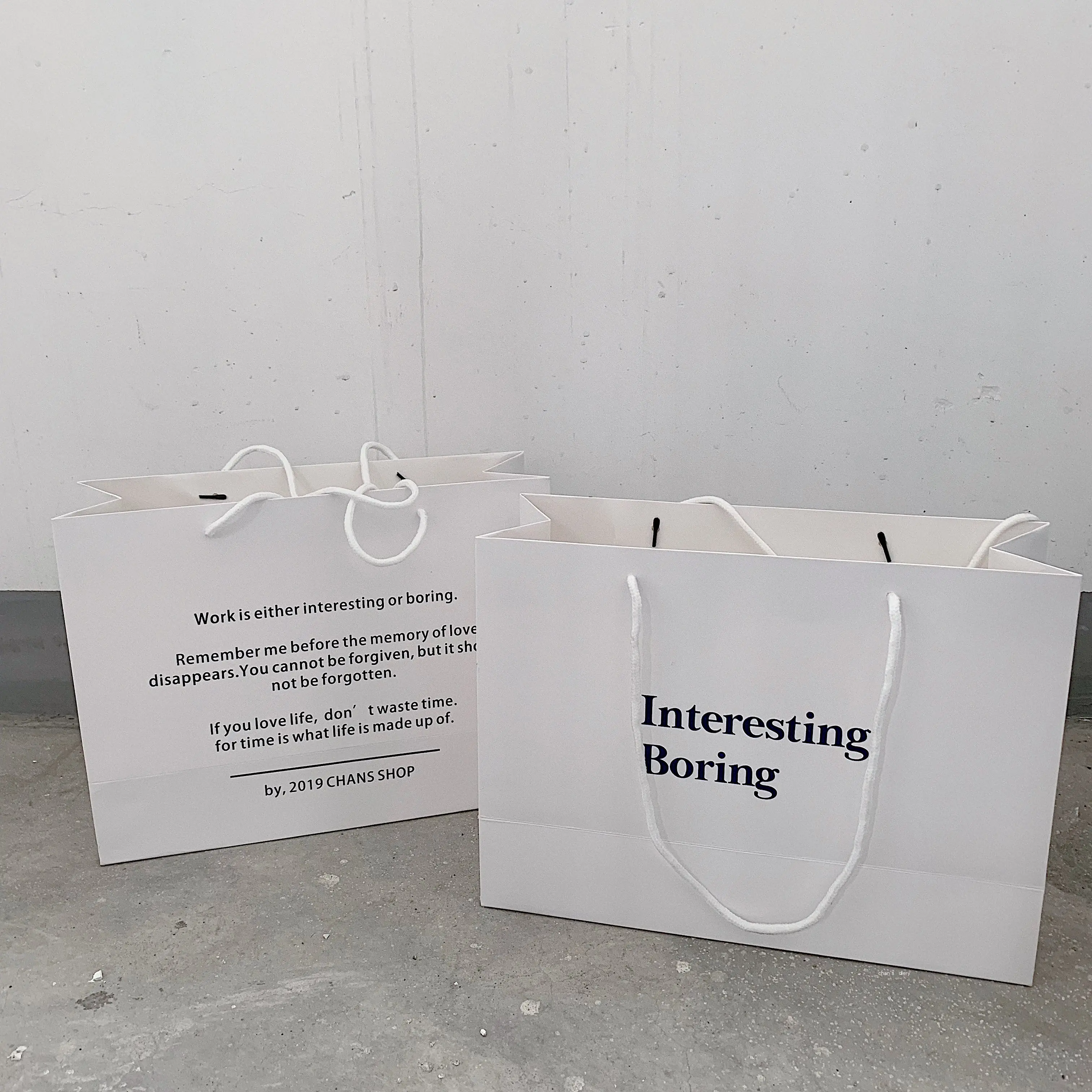 Einkaufs geschenkt üten Angepasst für Logo Recycelte weiß beschichtete Papiertüte mit Stoff griff