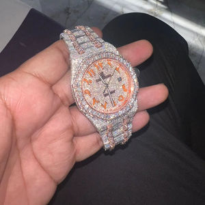 Reloj de diamantes personalizado de lujo para hombres y mujeres Reloj de pulsera de cuarzo de acero inoxidable helado de gama alta con diamantes simulados completos - Product Image 1