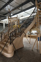 Escalier en colimaçon en bois courbé sur mesure, directement de l'usine, avec rampes en fer forgé