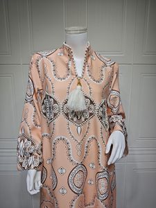 ชุดเดรสมุสลิมแขนยาวพิมพ์ลายดอกคอวีสไตล์อาหรับสำหรับผู้หญิง - Product Image 4