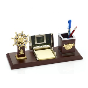 Giá để bút thời trang có đồng hồ, giá để bút bằng kim loại với cúp pha lê tùy chỉnh - Product Image 1