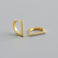 Vente en gros de boucles d'oreilles en argent sterling 925 avec inserts en zircon et lettres D populaires européennes.