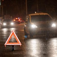 Triangle d'avertissement d'urgence en matériau PMMA rouge pour véhicules Kit de trois packs en un Réflecteur triangulaire réfléchissant pour la sécurité routière