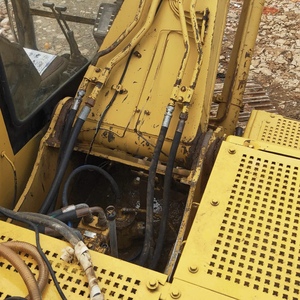 Vente flash : Excavatrice sur chenilles d'occasion Cat 320B, bien entretenue, pour travaux de terrassement et projets de construction lourde. - Product Image 6