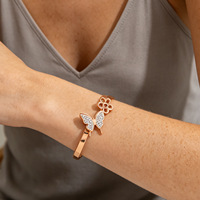 Gelang Kupu-kupu Mewah Warna Rose Gold Berhiaskan Kristal, Model Bunga, Engsel Terbuka, Perhiasan Grosir, Gelang untuk Wanita