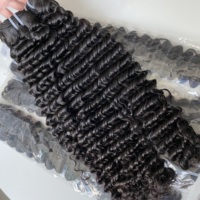 Mèches de cheveux humains vierges Remy naturelles noires, ondulées profondes