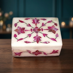 Boîte à bijoux élégante en marbre MOP, fabriquée à la main en Inde par Stonecrafts International Direct, motif floral, design moderne et traditionnel, avec couvercle. - Product Image 1