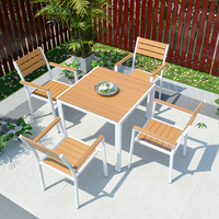 Meubles de restaurant d'extérieur modernes résistants aux intempéries, chaise et table de salle à manger en plastique et bois pour patio