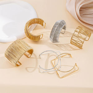 <span class=keywords><strong>Bracelet</strong></span> Manchette Épaisse Géométrique Irrégulière en Alliage Minimaliste pour Femme, Style Personnel et Tendance, Idéal pour la Vente en Gros - Product Image 4