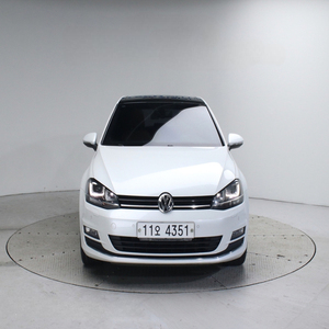 Hayon chauffant diesel automatique Volkswagen Golf 2.0 TDI GTD avec performance turbocompressée et design européen sportif - Product Image 1