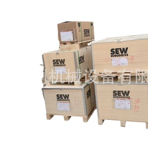 Reductor de velocidad helicoidal Sew Gearbox 546732 con relación de 45:1 para uso industrial - Product Image 1