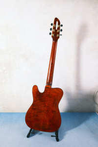 Violinstyle Yunzhi Guitare électrique personnalisable de type archtop avec table <span class=keywords><strong>en</strong></span> érable et épicéa sculptée, micros H/S, 6 cordes, manche <span class=keywords><strong>en</strong></span> ébène - Product Image 5