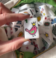 Set Mahjong Akrilik Putih 160 Pcs Terlaris, Desain Khusus X Corey Paige Color Crush, Ramah Lingkungan, Portabel