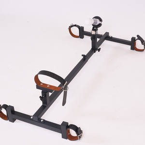 Telaio di Contenimento BDSM K9 per Donne con Manette e Cavigliere per Posizioni a Ginocchia e Strisciamento - Product Image 4