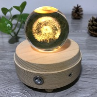 Offre Spéciale Main En Bois Boîte à Musique Avec Crystal Ball Night Light Projecteur Pour chambre Décoration