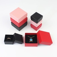 Coffret d'emballage carré noir pour bijoux – Boîte cadeau tendance pour pendentifs, bracelets, colliers, boucles d'oreilles, bagues et accessoires
