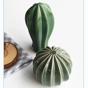 Vase décoratif en céramique émaillée verte en forme de cactus, ornement de table pour la maison, décoration de salon, bureau, artisanat - Product Image 5