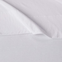 Parure de lit quatre pièces en soie glacée double face couleur blanc soie, comprenant drap et housse de couette