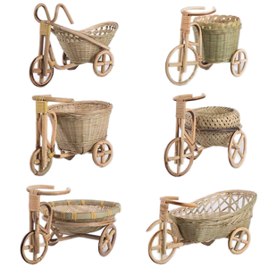 ตะกร้าจักรยานหวายไม้ไผ่ขนาดเล็ก ดีไซน์สวยงามสะดุดตา ใช้เก็บผลไม้ อาหาร ตกแต่งห้องครัว หรือใช้เป็นกระถางปลูกต้นไม้ - Product Image 1