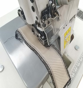Machine à coudre industrielle informatisée à grande vitesse, à bras mobile, à deux aiguilles et cinq fils, pour la <span class=keywords><strong>couture</strong></span> de bords de jeans et de t-shirts RNEX4-5 - Product Image 2