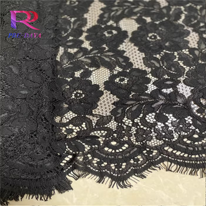 Tissu en dentelle de tulle de luxe à imprimé animalier infusé de paillettes avec revêtement anti-rayures pour tenues de soirée - Product Image 5