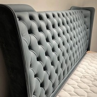 Lit double moderne en cuir à boutons-pression, lit bas de luxe, ensemble de meubles pour chambre principale, modèle suites, en bois massif
