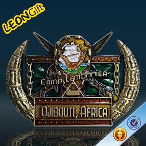 Pinza de sombrero mexicana personalizada al por mayor con logotipo de cadena, alfileres de solapa de esmalte suave de metal para sombrero de béisbol con visera ajustada - Product Image 4