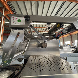 Vollautomatische Thermoform-Vakuumverpackungsmaschine zum Verpacken Schwerer Produkte Verpackung Ganzer Hühner - Product Image 2