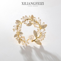 XILIANGFEIZI Broche simple en forme de branche d'olivier, en cuivre et zircon, plaqué or 18 carats, avec coquillages de haute qualité, pour femme