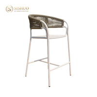 Ensemble noir moderne de tabourets de hauteur de comptoir de bistro mobilier chaises hautes de bar de jardin pour l'extérieur