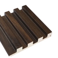 Rejilla de madera maciza de estilo moderno Paneles de pared decorativos Función antiestática Solución de diseño gráfico