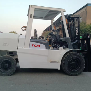 Montacargas Diésel Usado Komatsu FD2.5/3/4/5/7/10/15/16/25/30-Ton FD50 FD30 FD70 con Tres Elevadores Maestros en Shanghái en Venta - Product Image 1