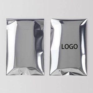 Sachets d'<span class=keywords><strong>Expédition</strong></span> Poly Film Métallisé Argenté en <span class=keywords><strong>Plastique</strong></span>, Personnalisables avec Logo et Nom, Enveloppes Isolantes Auto-Adhésives en Feuille d'Aluminium - Product Image 3