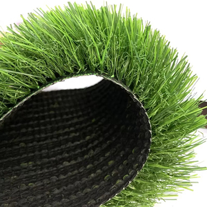 Mật độ cao giá bán buôn màu xanh lá cây cảnh quan cỏ nhân tạo <span class=keywords><strong>Turf</strong></span> tự nhiên tổng hợp cỏ cho vườn - Product Image 3