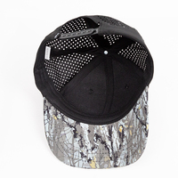 Gorra de Caza Personalizada OEM, Tejido Elástico en 4 Direcciones, Orificios Cortados con Láser, Transferencia Térmica, Bordado 3D en el Panel Frontal, Ajustable con Cierre a Presión