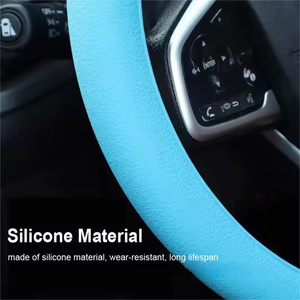 Funda para <span class=keywords><strong>volante</strong></span> de coche cómoda de silicona suave colorida universal de cuatro estaciones - Product Image 6
