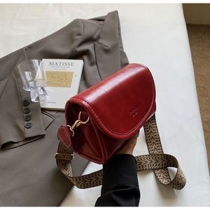 Fashionable Vintage Style Women's <b>Small</b> PU Leather Messenger Crossbody Bag Soft Waterproof Portable Dress Shoulder Bags - Product Image 5