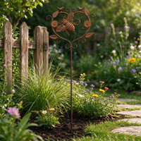 Décoration de jardin en fer forgé vintage résistante aux intempéries en forme de cœur et d'abeille avec piquets pour pelouse, patio et extérieur