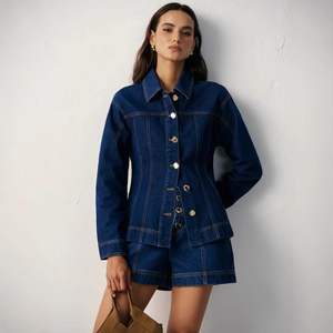 VOIKERDR ชุดเดนิมผู้หญิงเสื้อแขนยาวและกางเกงขาสั้น 2 ชิ้นสไตล์วินเทจผ้าฝ้ายติดกระดุมด้านหน้าชุดซักได้ - Product Image 1