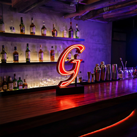 En gros, enseigne de table LED flexible personnalisée, style néon rétro américain, pour bar, café, salle de jeux, affichage sur table. MOQ 1 pièce, commande personnalisée.
