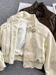 <span class=keywords><strong>Veste</strong></span> <span class=keywords><strong>en</strong></span> cuir PU ample et élégante pour <span class=keywords><strong>femme</strong></span>, style rétro avancé, couleur curry, col rembourré <span class=keywords><strong>en</strong></span> velours, coupe sportive, hiver 2025 - Product Image 1