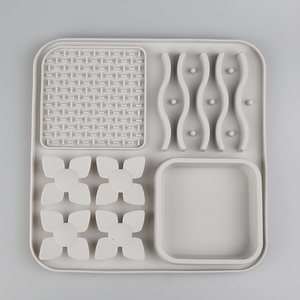 Bandeja de silicona para alimentar mascotas con compartimento, comedero lento para perros y gatos, tazón de comida, diseño multifuncional - Product Image 5