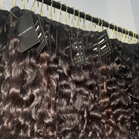 Extensions de cheveux naturels indiens bruts, alignés sur les cuticules, ondulés, vente en gros