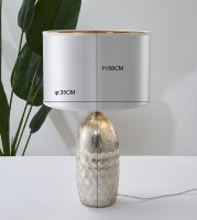 Lámpara de Mesa LED Decorativa Boho con Pantalla Cilíndrica de Tela, Base de Cristal, Portalámparas E27, Logotipo Personalizado, Venta al Por Mayor