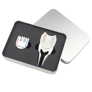 One Putt True Putt - Ayudas de alineación de golf de metal para práctica, color plateado con líneas rojas y azules, clip para gorra Green Fork - Product Image 5
