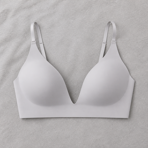 Sujetador sin aros Moonlight Silver para mujer, con escote profundo en V, copas moldeadas de una pieza, bordes termosellados, transpirable con efecto piel desnuda - Product Image 4